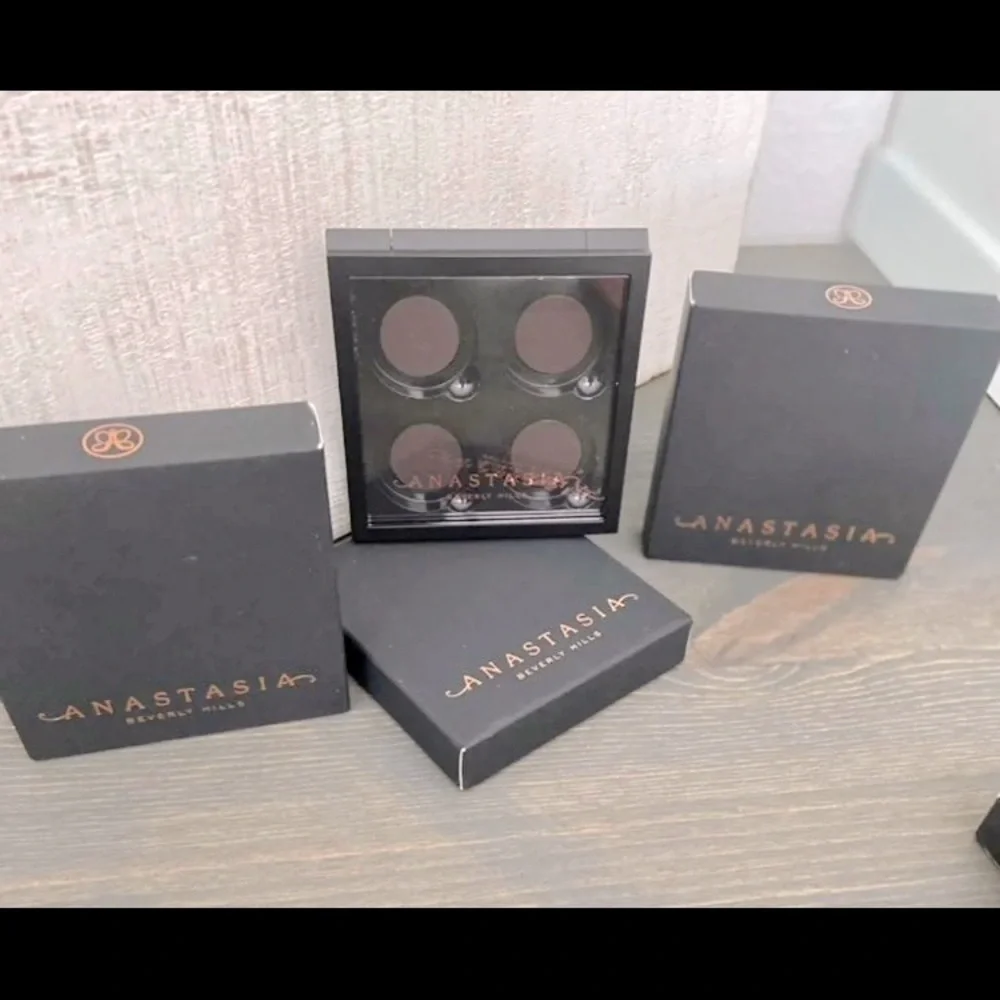 Anastasia Beverly‎ Hills 5 for $18 refillable palettes
